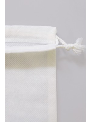 Non-woven double drawstring sack with 8x10 cm print area 15x20 cm.