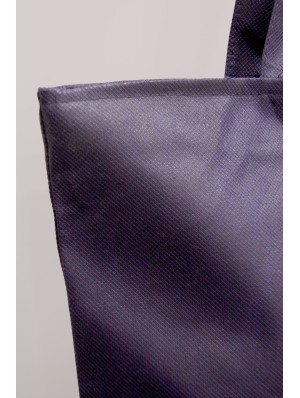 Non-woven bag with bottom gussep, zip closure and pocket 48x36+10 cm.